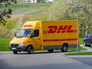 1280px-dhl-fahrzeug